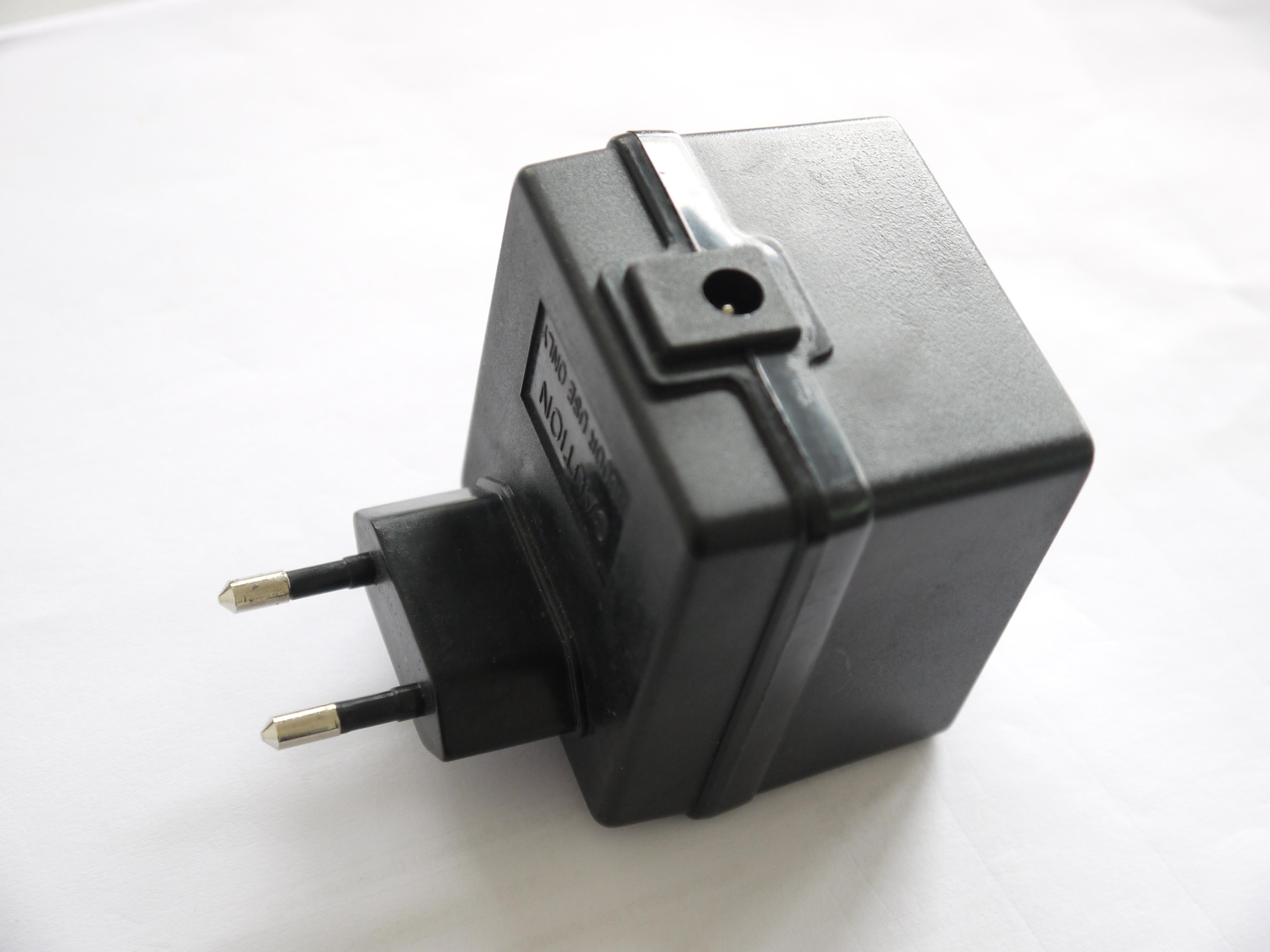 Steckertrafo 6V - 9VA Hohlstecker
