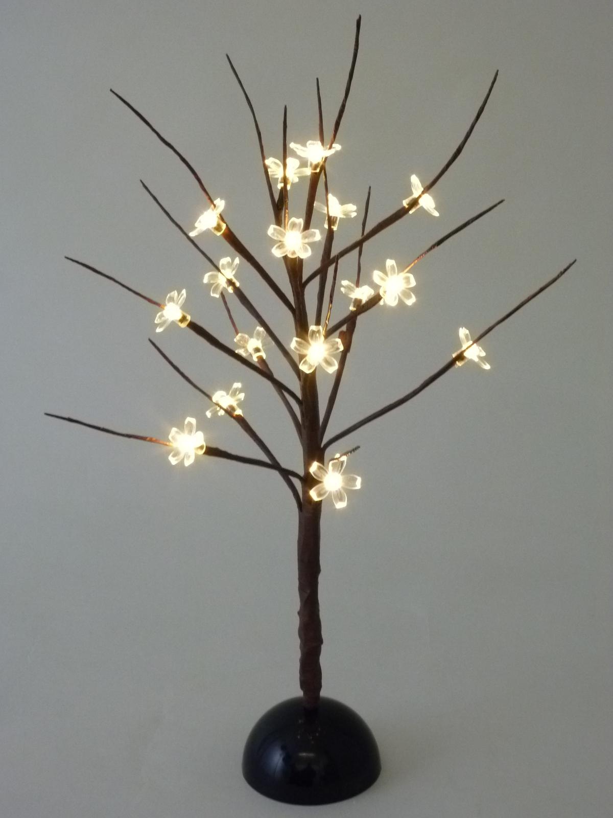 LED Baum mit Blüten  16 flg. Batterie wweiß