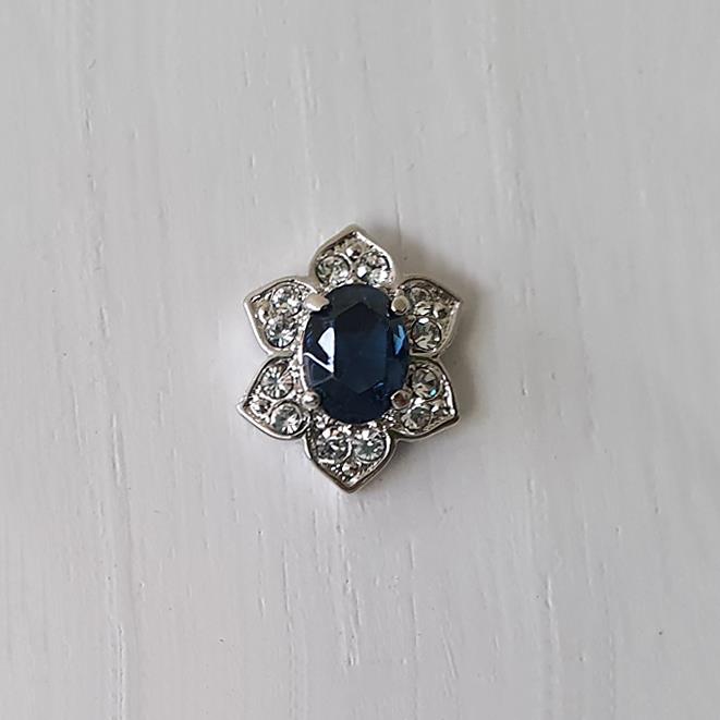 Ohrstecker "Blume" im Set, mit Stein blau und Stein lila Ohrstecker "Blume" im Set, mit Stein blau und Stein lila