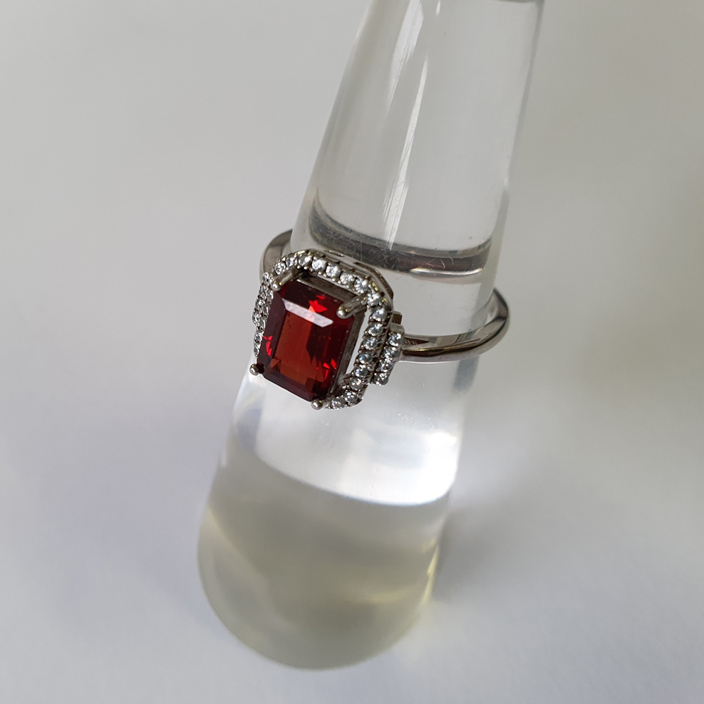 Edelstein Ring Granatstein gefasst in Silber