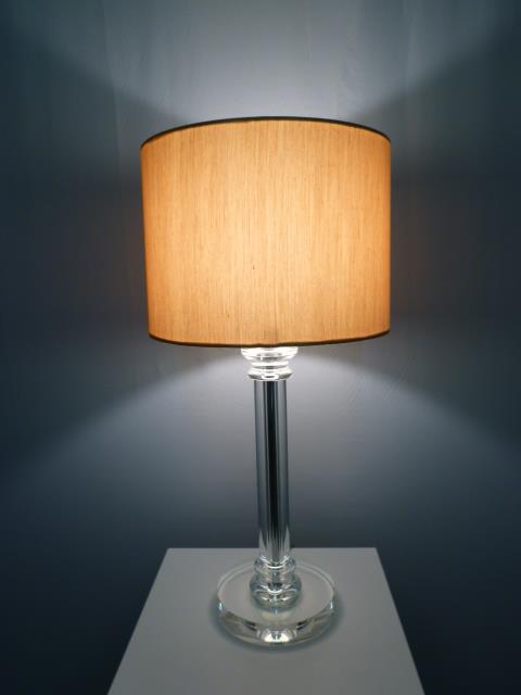 Tischleuchte DORA Kristallfuß und Seiden - Stoffschirm Kristallleuchte