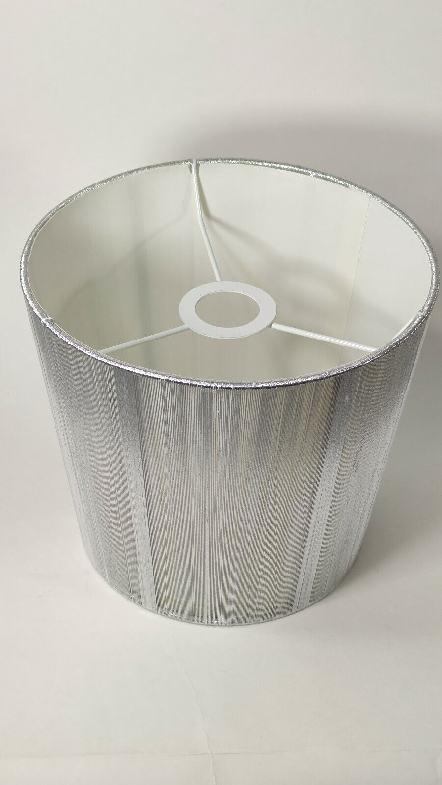 Lampenschirm aus Kunststoff und Seidenfäden Farbe Silber James