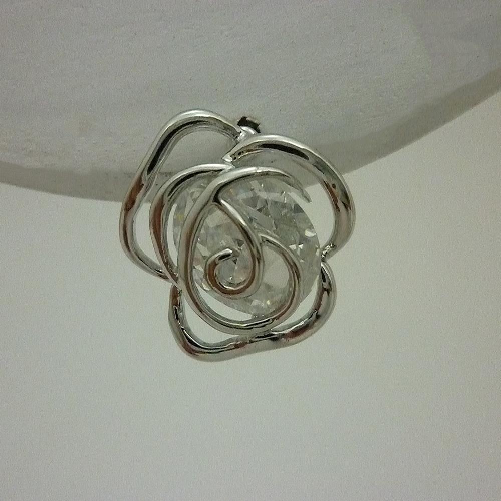 Wunderschöne Ohrstecker Rose und Gitter mit Stein im Set Wunderschöne Ohrstecker Rose und Gitter mit Stein im Set