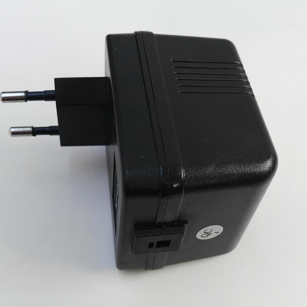 Ersatztrafo mit 2 Pin Anschluss 12V - 1,25A max.15 Watt Netzteil für Innen Adapter