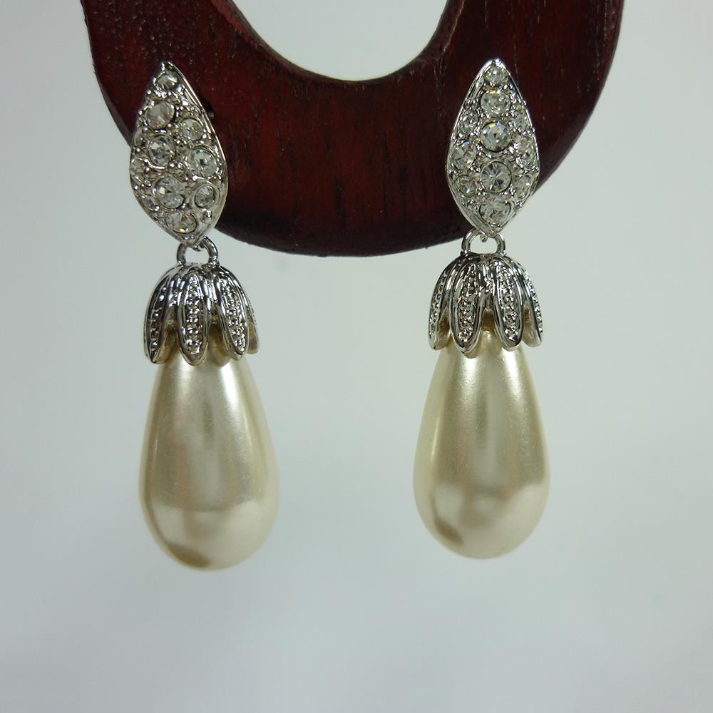 Wunderschöne Ohrhänger-Ohrstecker mit Perle rund und Tropfenform Perle im Set