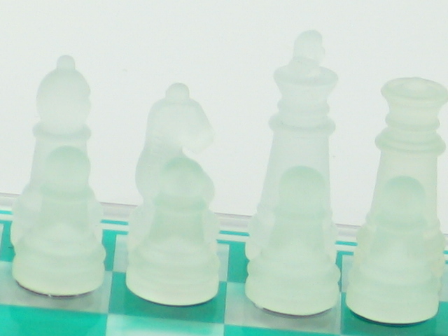 Glas-Schachbrett 20x20cm mit Glasfiguren