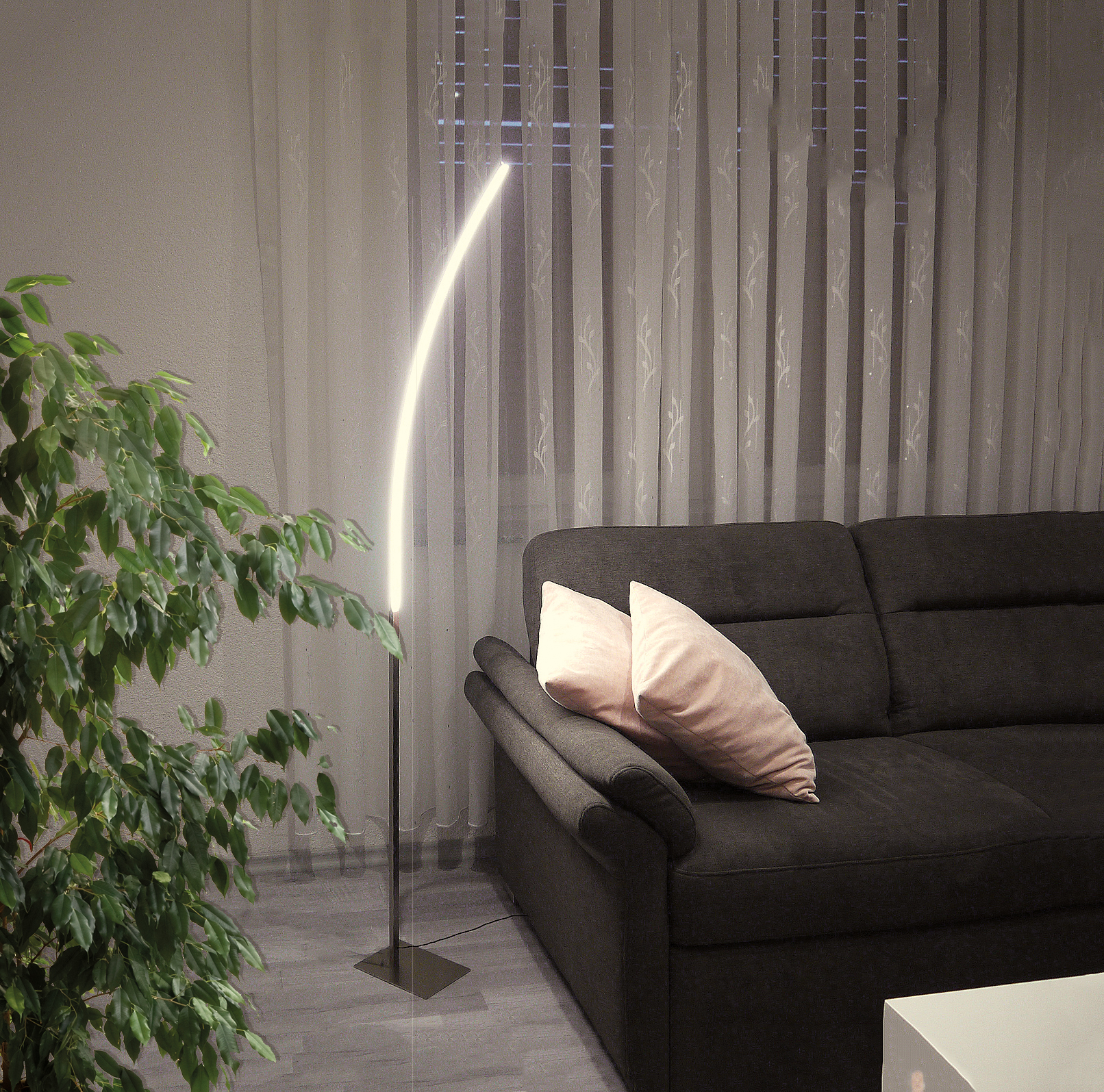 LED Stehleuchte Elina Bogen-Standlampe