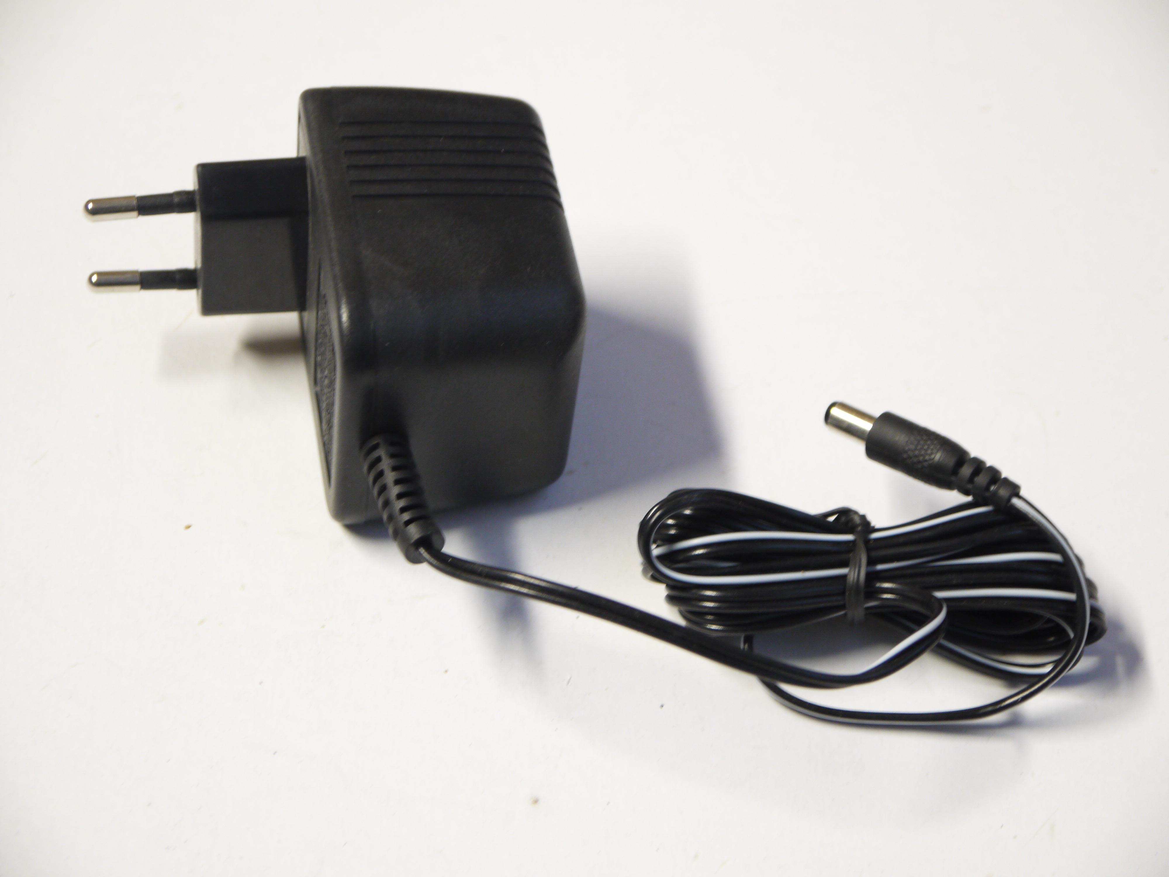 Steckertrafo 6 Volt-AC/DC mit Ringstecker