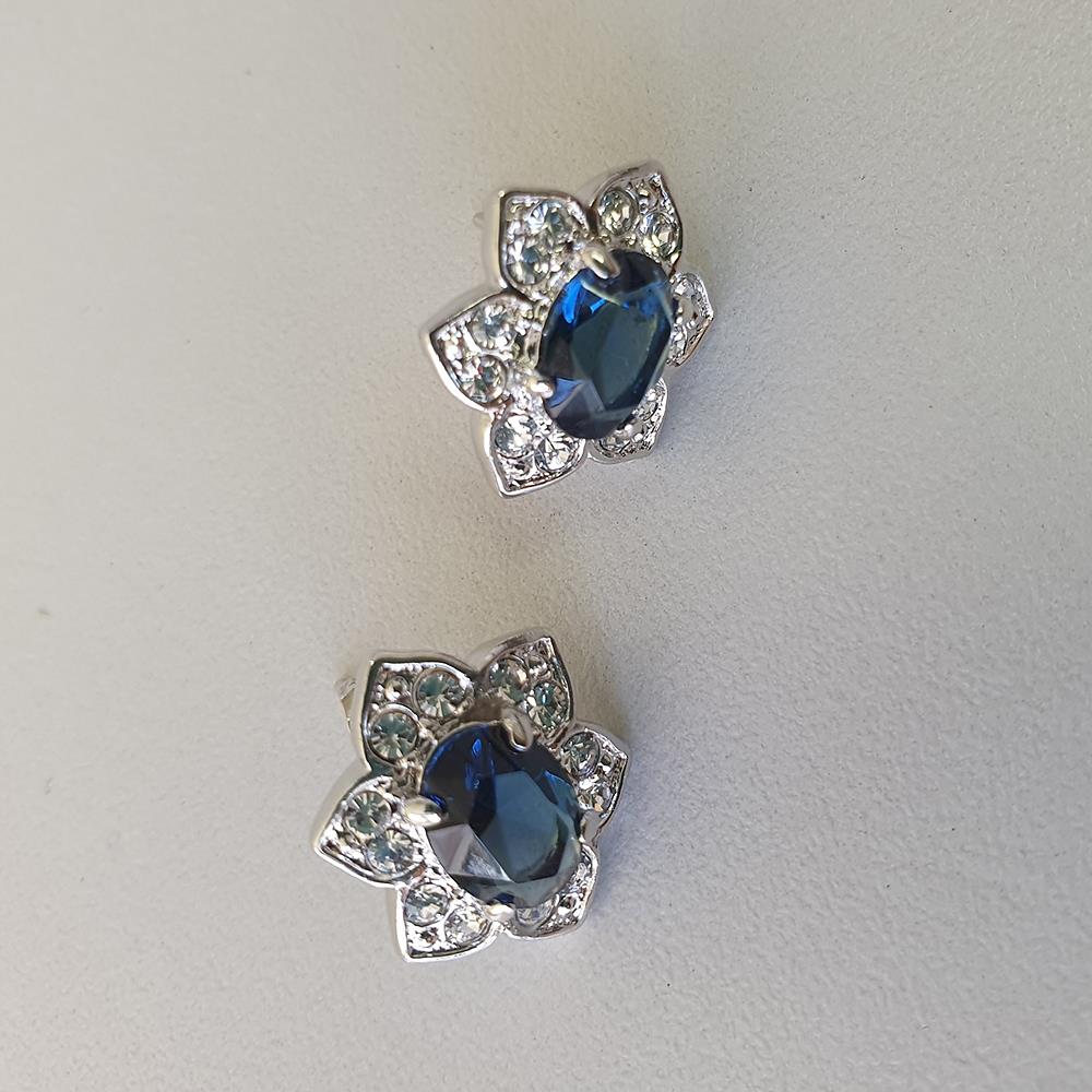 Ohrstecker "Blume" im Set, mit Stein blau und Stein lila Ohrstecker "Blume" im Set, mit Stein blau und Stein lila