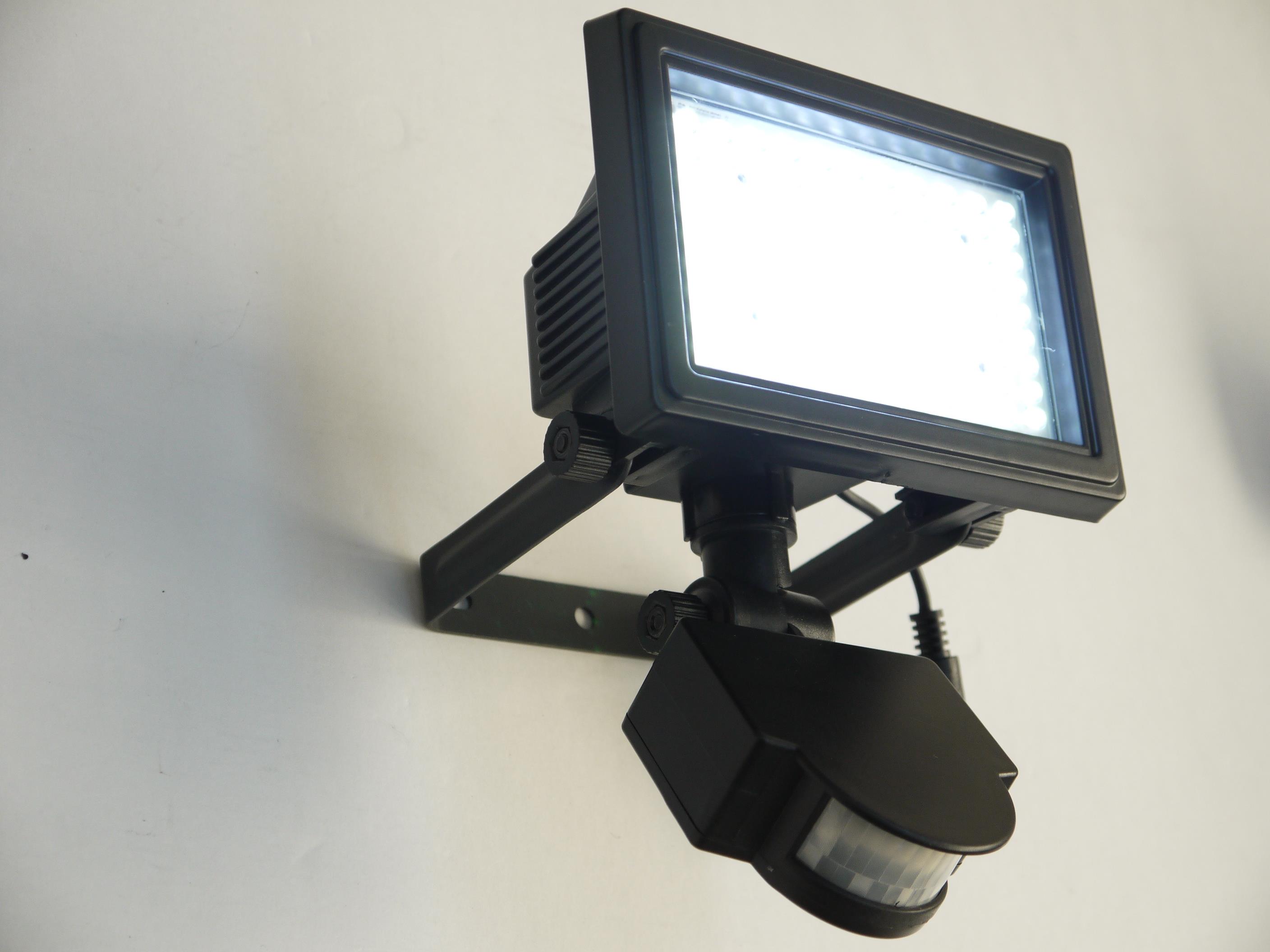 Solar Wandstrahler Ulf  mit 99 LEDs 
