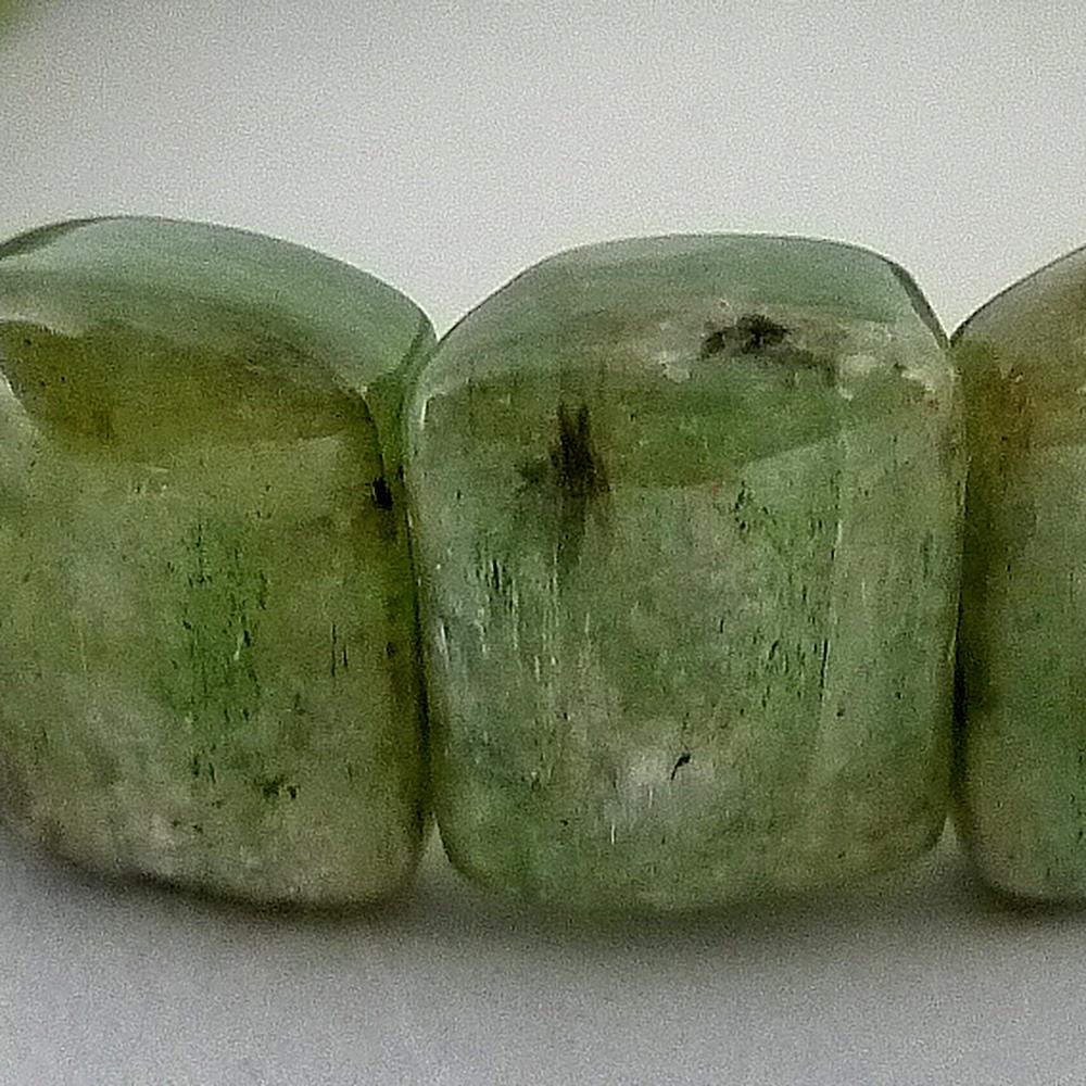 Wunderschönes Edelstein Armband aus grünem Quarz