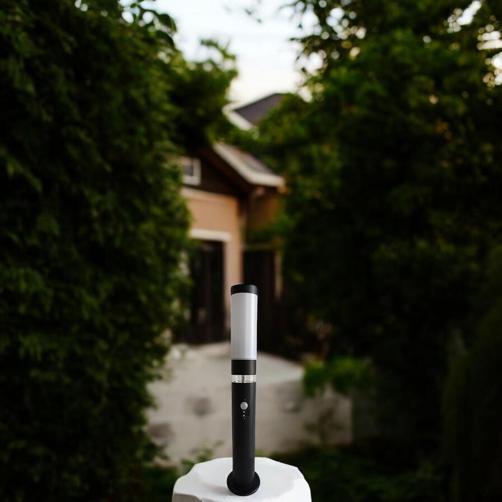 Sockel-Außenleuchte Lisa III Schwarz mit Sensor Wegeleuchte