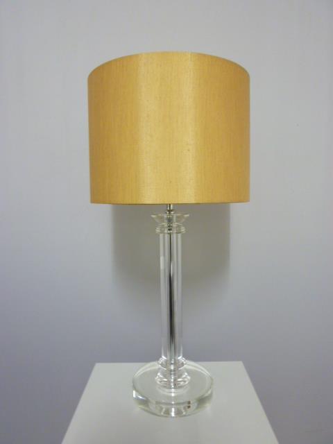 Tischleuchte DORA Kristallfuß und Seiden - Stoffschirm Kristallleuchte